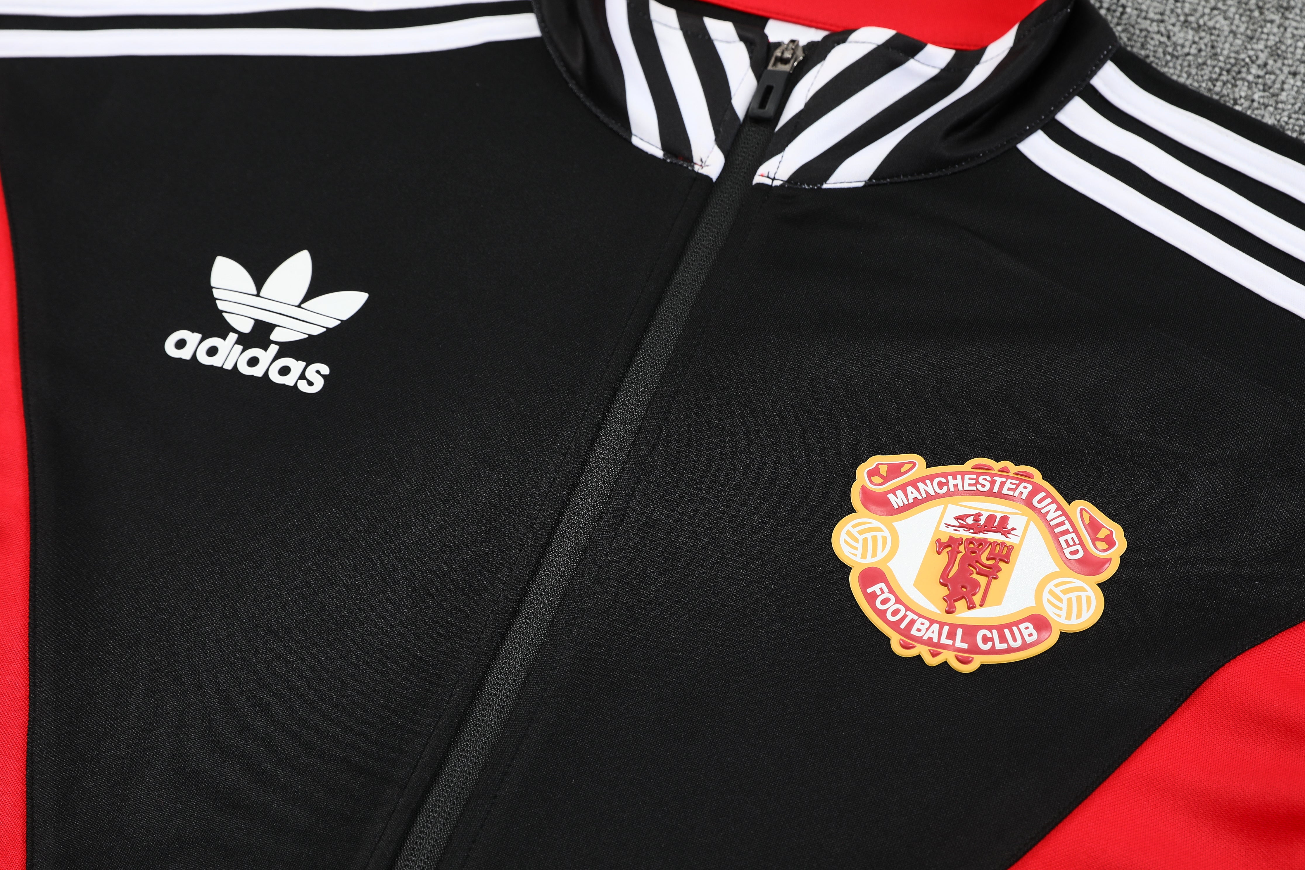 MANCHESTER UNITED vintage classic edition